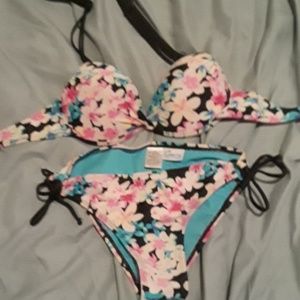 Flowered bikini built in push up